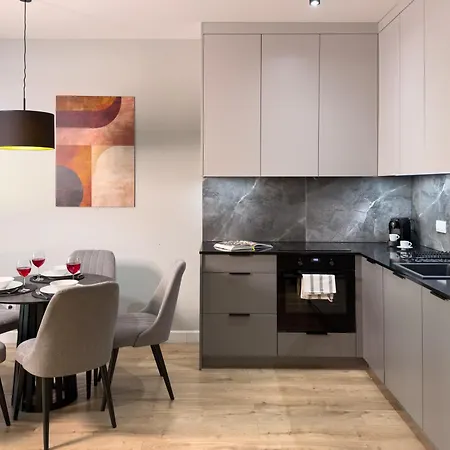 Urban Global Skyline -18th Floor No 02 - Air Condition - Free Garage Апартаменты