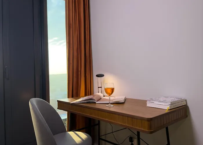 Urban Global Skyline 18th Floor No 02 Free Garage, Self Check-in, No Deposit Apartment *