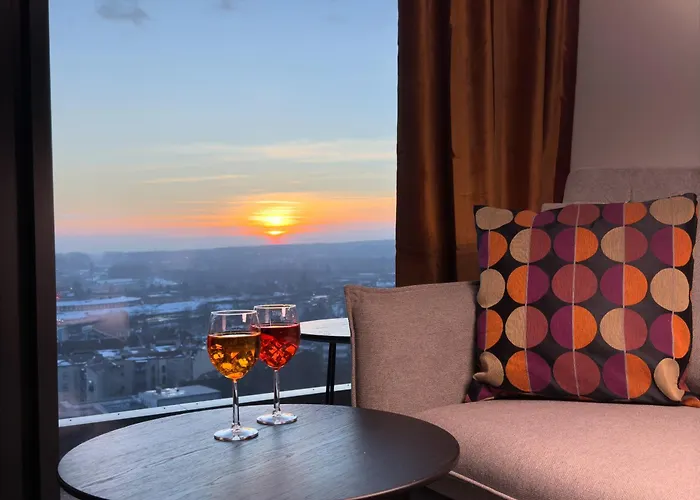 Apartment Urban Global Skyline 18th Floor No 02 Free Garage, Self Check-in, No Deposit