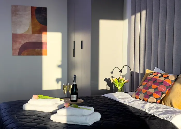 Urban Global Skyline 18th Floor No 02 Free Garage, Self Check-in, No Deposit דירה *